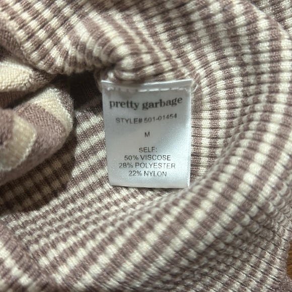 Pretty garbage top - Picture 4 of 6